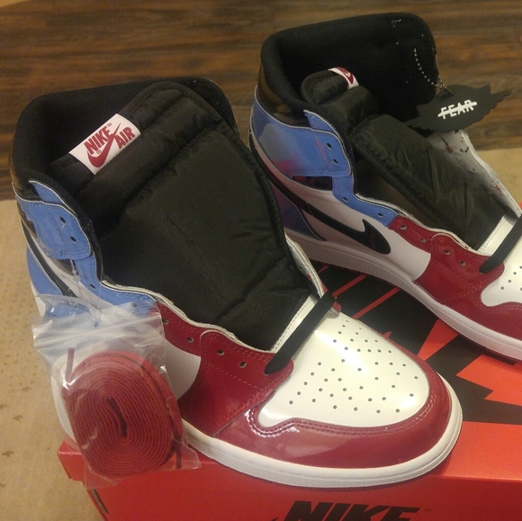 Jordan 1 UNC CHICAGO FEARLESS - Picture 2 of 3
